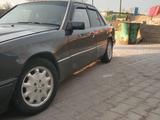 Mercedes-Benz E 300 1992 года за 1 800 000 тг. в Караганда