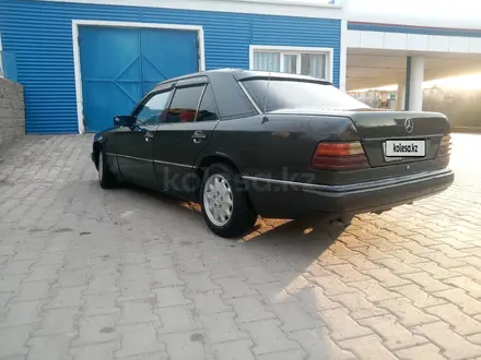 Mercedes-Benz E 300 1992 года за 1 800 000 тг. в Караганда – фото 7