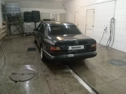 Mercedes-Benz E 300 1992 года за 1 800 000 тг. в Караганда – фото 9