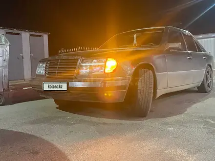 Mercedes-Benz E 230 1991 года за 1 200 000 тг. в Туркестан – фото 4