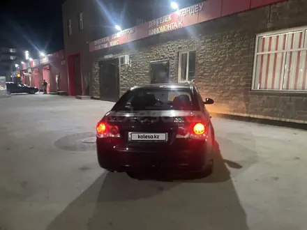 Chevrolet Cruze 2011 года за 1 750 000 тг. в Астана – фото 4