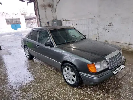 Mercedes-Benz E 200 1993 года за 2 600 000 тг. в Петропавловск – фото 15