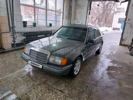 Mercedes-Benz E 200 1993 года за 2 600 000 тг. в Петропавловск – фото 18