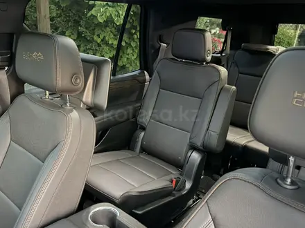 Chevrolet Tahoe 2022 года за 39 700 000 тг. в Алматы – фото 12