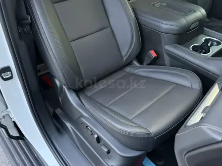 Chevrolet Tahoe 2022 года за 39 700 000 тг. в Алматы – фото 17
