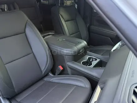 Chevrolet Tahoe 2022 года за 39 700 000 тг. в Алматы – фото 18