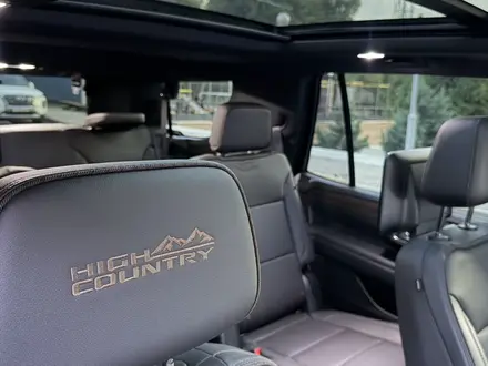 Chevrolet Tahoe 2022 года за 39 700 000 тг. в Алматы – фото 19