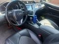 Toyota Camry 2018 года за 8 000 000 тг. в Уральск – фото 6