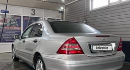 Mercedes-Benz C 180 2001 года за 2 600 000 тг. в Павлодар – фото 2