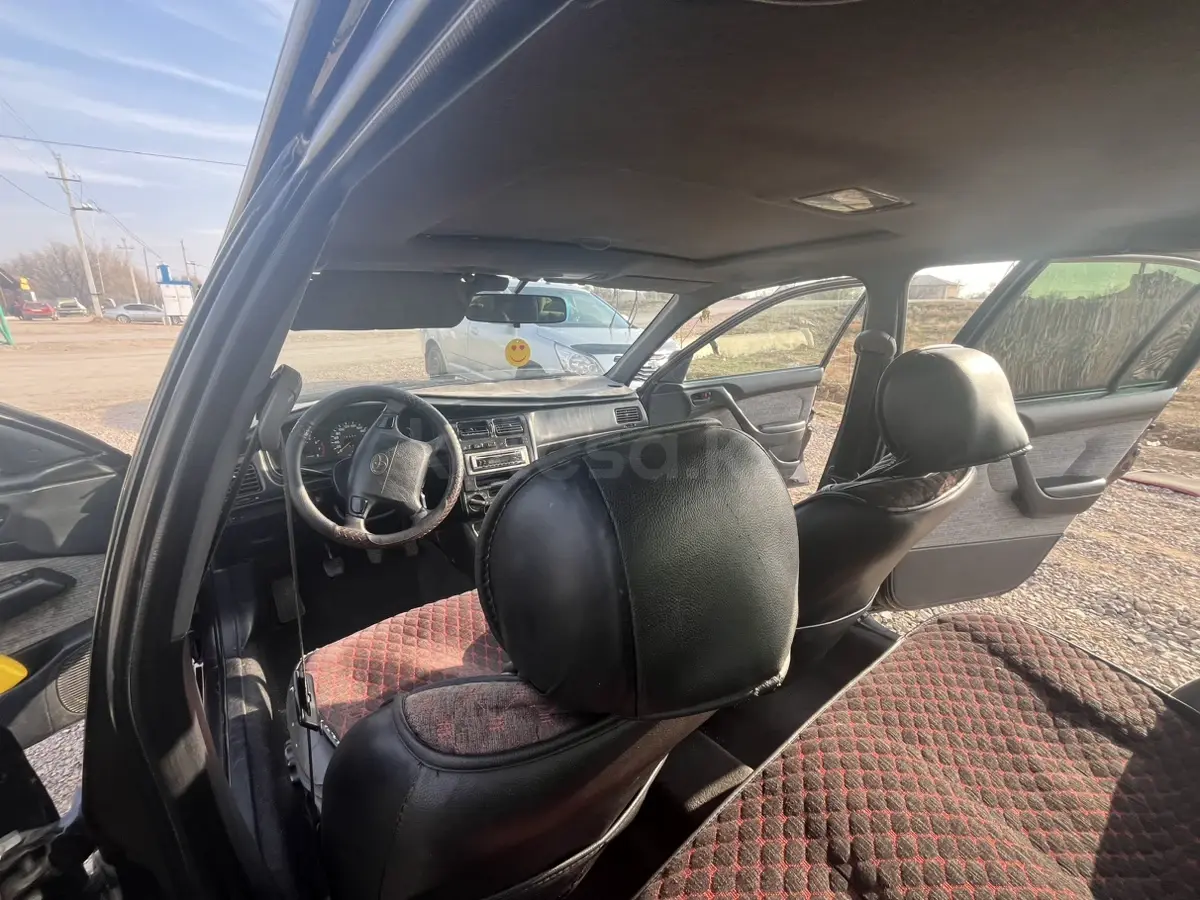 Toyota Carina E, 1995