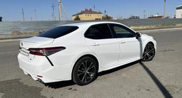 Toyota Camry 2018 годаүшін11 500 000 тг. в Атырау – фото 2