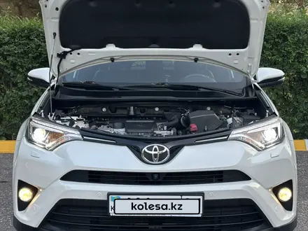 Toyota RAV4 2018 года за 14 800 000 тг. в Караганда – фото 38