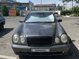 Mercedes-Benz E 230 1996 годаүшін2 000 000 тг. в Тараз