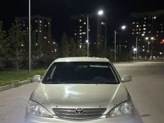 Toyota Camry, 2004