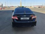 Toyota Camry 2011 года за 3 000 000 тг. в Атырау – фото 2