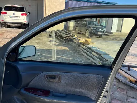 Toyota Camry 2000 года за 3 000 000 тг. в Актау – фото 3