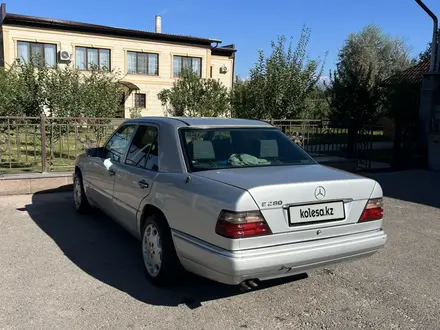 Mercedes-Benz E 280 1993 года за 2 700 000 тг. в Алматы – фото 2