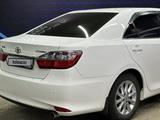 Toyota Camry 2015 года за 10 500 000 тг. в Актобе – фото 4