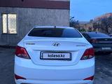 Hyundai Solaris 2015 года за 6 200 000 тг. в Семей – фото 2