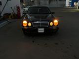 Mercedes-Benz E 320 1998 года за 2 700 000 тг. в Астана – фото 2