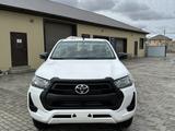 Toyota Hilux 2023 года за 19 900 000 тг. в Атырау