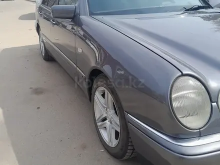 Mercedes-Benz E 280 1997 года за 3 700 000 тг. в Алматы