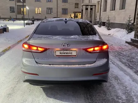 Hyundai Elantra 2017 года за 5 350 000 тг. в Караганда – фото 3