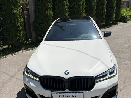 BMW 530 2023 года за 30 500 000 тг. в Алматы – фото 38