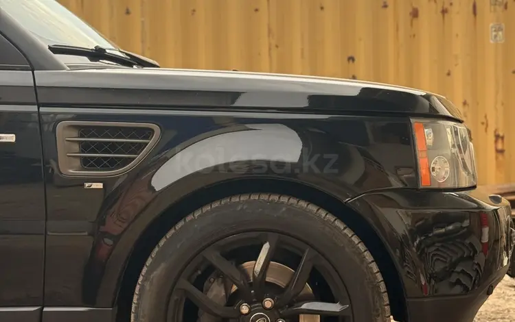Крыло переднее на Range rover sport 320 за 5 000 тг. в Алматы