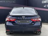 Toyota Camry 2021 года за 14 450 000 тг. в Актобе – фото 4