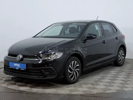 Volkswagen Polo 2022 года за 7 900 000 тг. в Астана