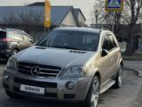Mercedes-Benz ML 63 AMG 2006 годаfor13 500 000 тг. в Алматы – фото 2
