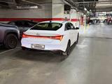 Hyundai Elantra 2021 года за 9 500 000 тг. в Тараз – фото 2