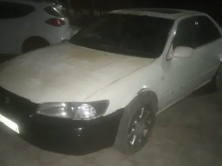 Toyota Camry 1997 года за 1 900 000 тг. в Алматы – фото 2