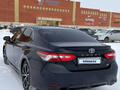 Toyota Camry 2018 года за 10 300 000 тг. в Костанай – фото 3