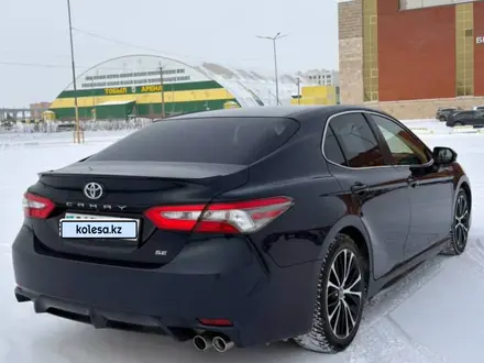 Toyota Camry 2018 года за 10 300 000 тг. в Костанай – фото 4
