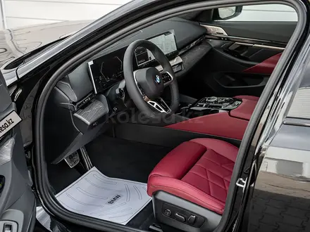 BMW 530 XDrive 2026 года за 59 080 868 тг. в Астана – фото 5
