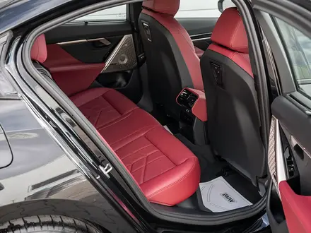 BMW 530 XDrive 2026 года за 59 080 868 тг. в Астана – фото 12