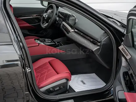 BMW 530 XDrive 2026 года за 59 080 868 тг. в Астана – фото 9