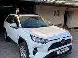 Toyota RAV4 2020 года за 15 200 000 тг. в Алматы