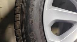 255/55 R20 Комплект шин с дисками состояние хорошее за 400 000 тг. в Алматы – фото 3