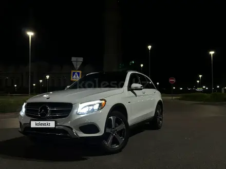 Mercedes-Benz GLC 300 2015 года за 18 000 000 тг. в Астана