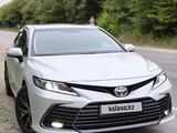 Toyota Camry 2022 годаүшін16 300 000 тг. в Уральск – фото 2