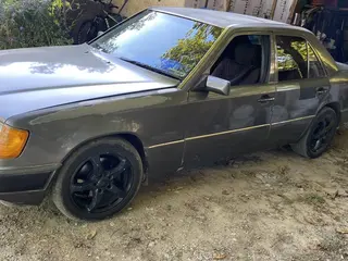Mercedes-Benz E 230