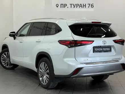 Toyota Highlander Luxe 2022 года за 25 800 000 тг. в Астана – фото 2