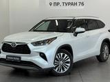 Toyota Highlander Luxe 2022 года за 25 800 000 тг. в Астана