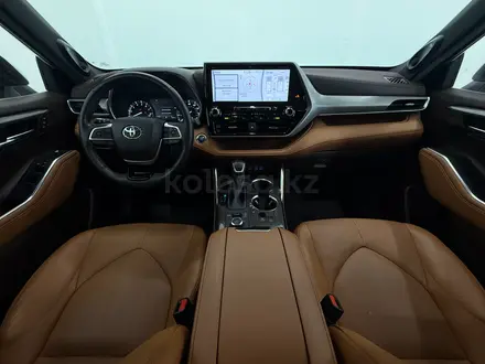 Toyota Highlander Luxe 2022 года за 25 800 000 тг. в Астана – фото 8