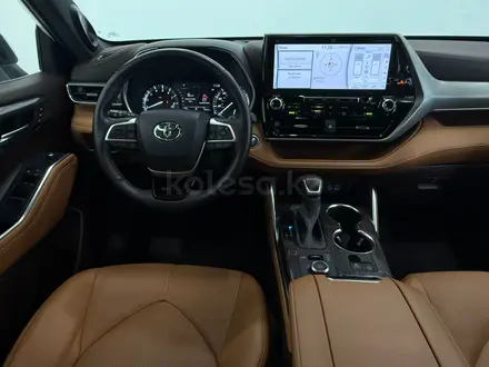 Toyota Highlander Luxe 2022 года за 25 800 000 тг. в Астана – фото 9