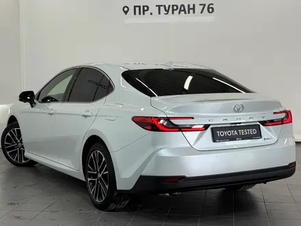 Toyota Camry Luxe eCVT 2025 года за 23 900 000 тг. в Астана – фото 2