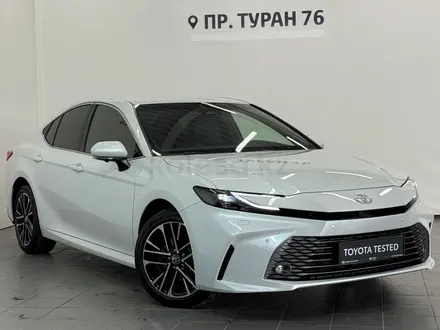 Toyota Camry Luxe eCVT 2025 года за 23 900 000 тг. в Астана – фото 20